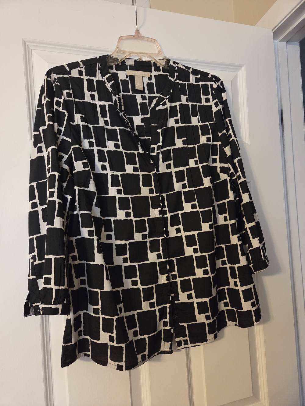 Banana Republic Black and White Geometric Button-Up Blouse